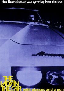 Дама в очках и с ружьем в автомобиле 1970